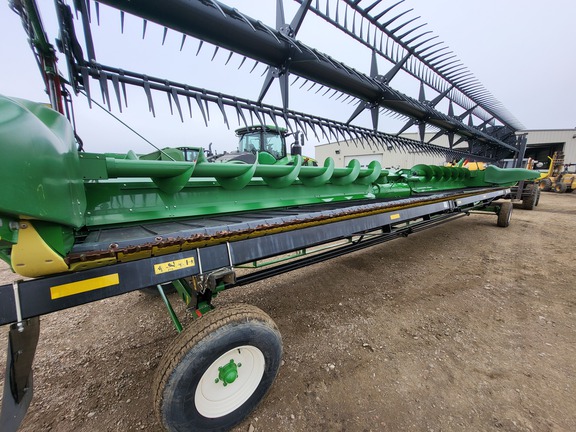 Used 2021 John Deere RD35F Combine Platforms at Horizon Ag & Turf in St. Paul, AB - Photo3