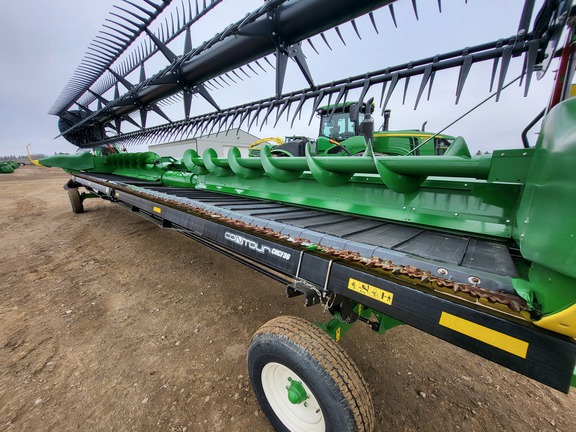 Used 2021 John Deere RD35F Combine Platforms at Horizon Ag & Turf in St. Paul, AB - Photo2