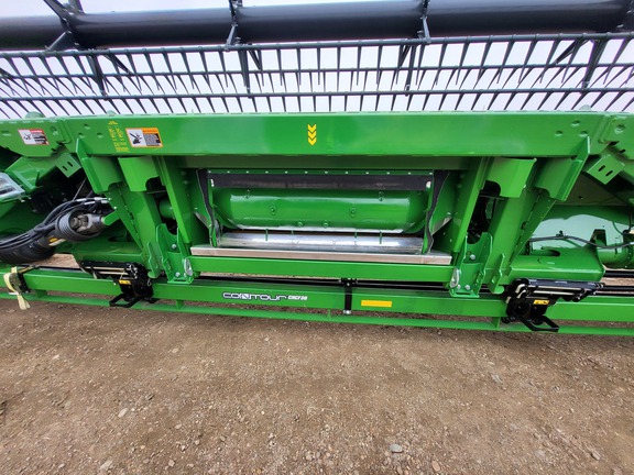 Used 2021 John Deere RD35F Combine Platforms at Horizon Ag & Turf in St. Paul, AB - Photo5