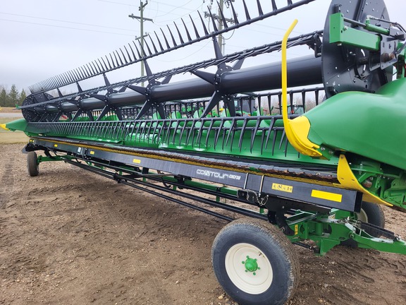 Used 2021 John Deere RD35F Combine Platforms at Horizon Ag & Turf in St. Paul, AB - Photo9