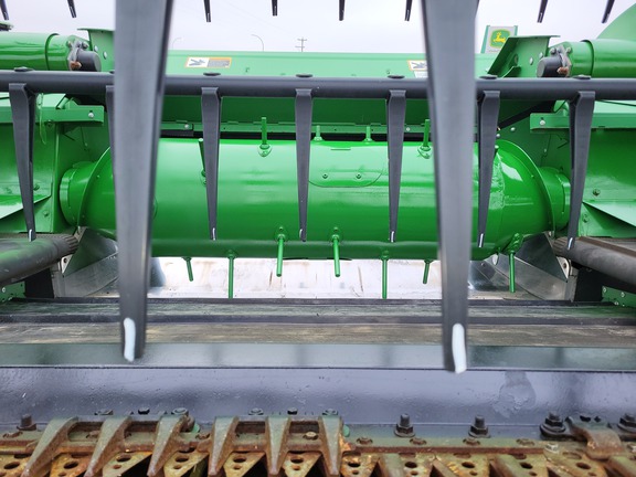 Used 2021 John Deere RD35F Combine Platforms at Horizon Ag & Turf in St. Paul, AB - Photo12