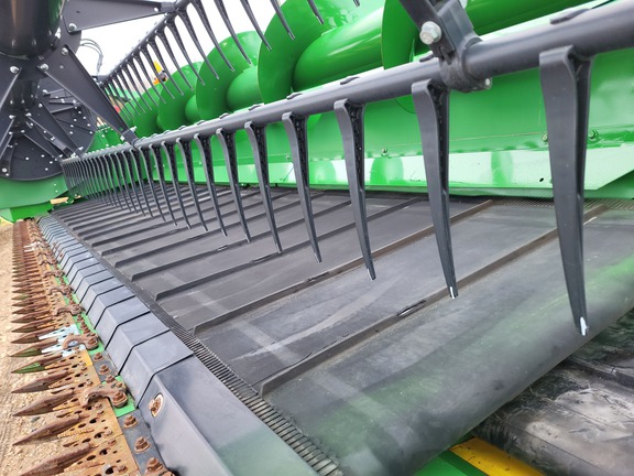 Used 2021 John Deere RD35F Combine Platforms at Horizon Ag & Turf in St. Paul, AB - Photo15