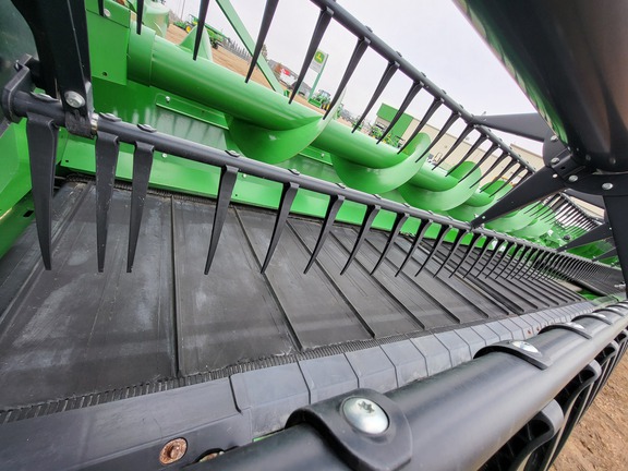 Used 2021 John Deere RD35F Combine Platforms at Horizon Ag & Turf in St. Paul, AB - Photo16