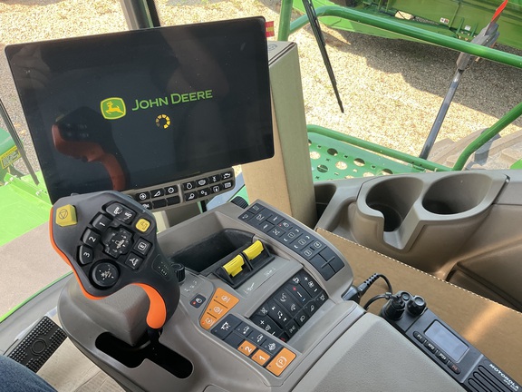 2024 John Deere X9 1000 - Photo17