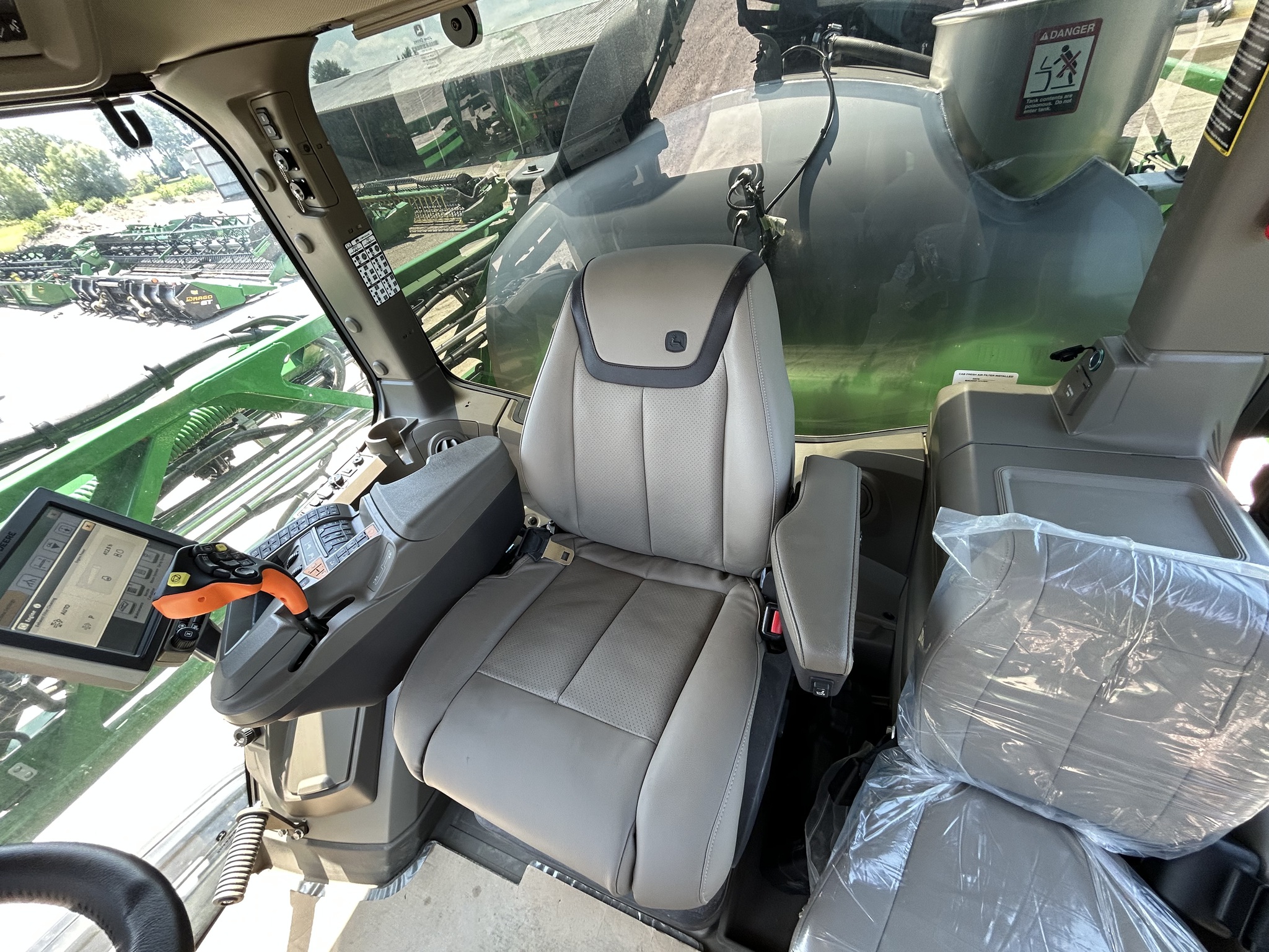 2022 John Deere 412R Image 24