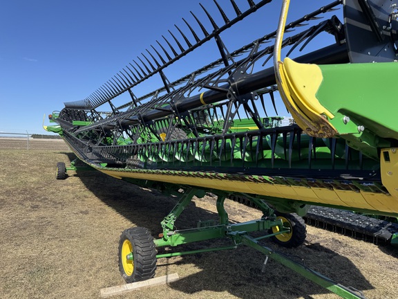 Used 2023 John Deere HD45R Combine Platforms at Horizon Ag & Turf in Warburg, AB - Photo4