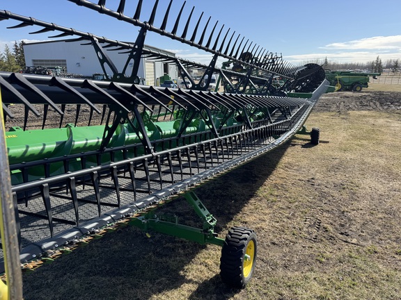 Used 2023 John Deere HD45R Combine Platforms at Horizon Ag & Turf in Warburg, AB - Photo7