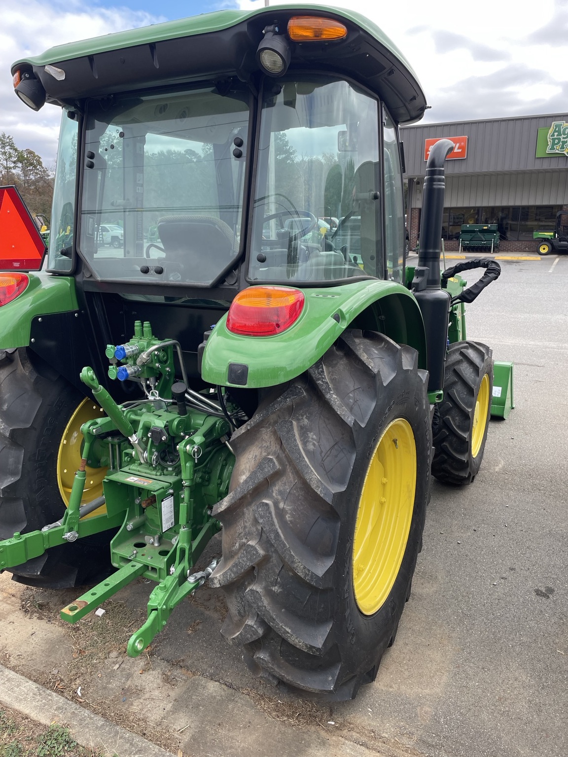 2023 John Deere 5090E Image 5
