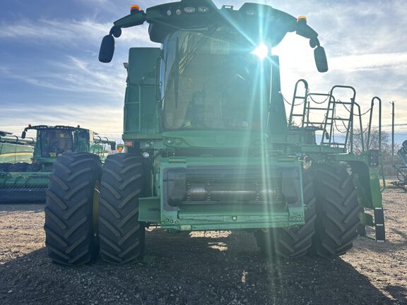Used 2020 John Deere S790 Combines at Horizon Ag & Turf in Vermilion, AB - Photo4