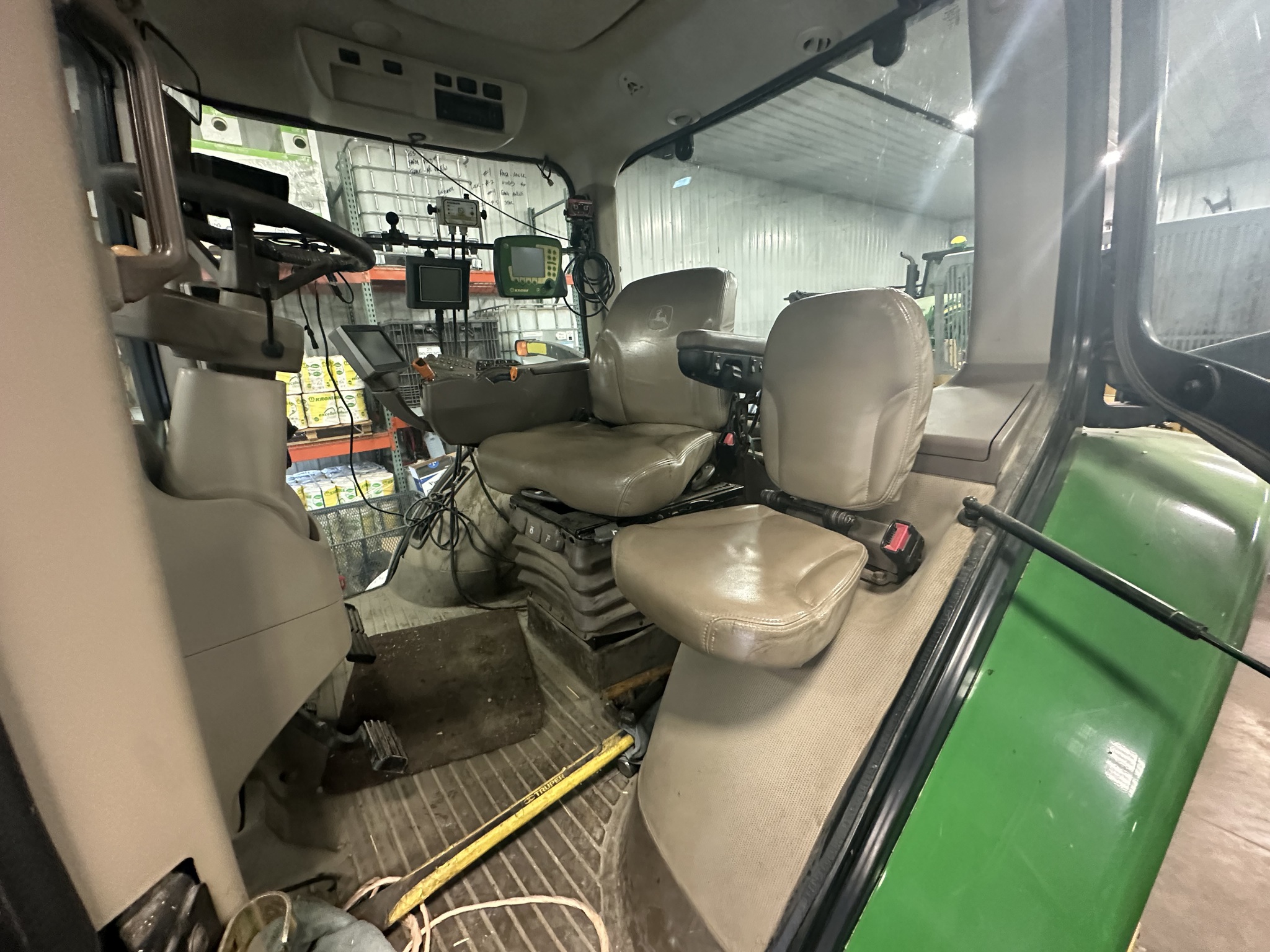 2012 John Deere 8335R Image 6