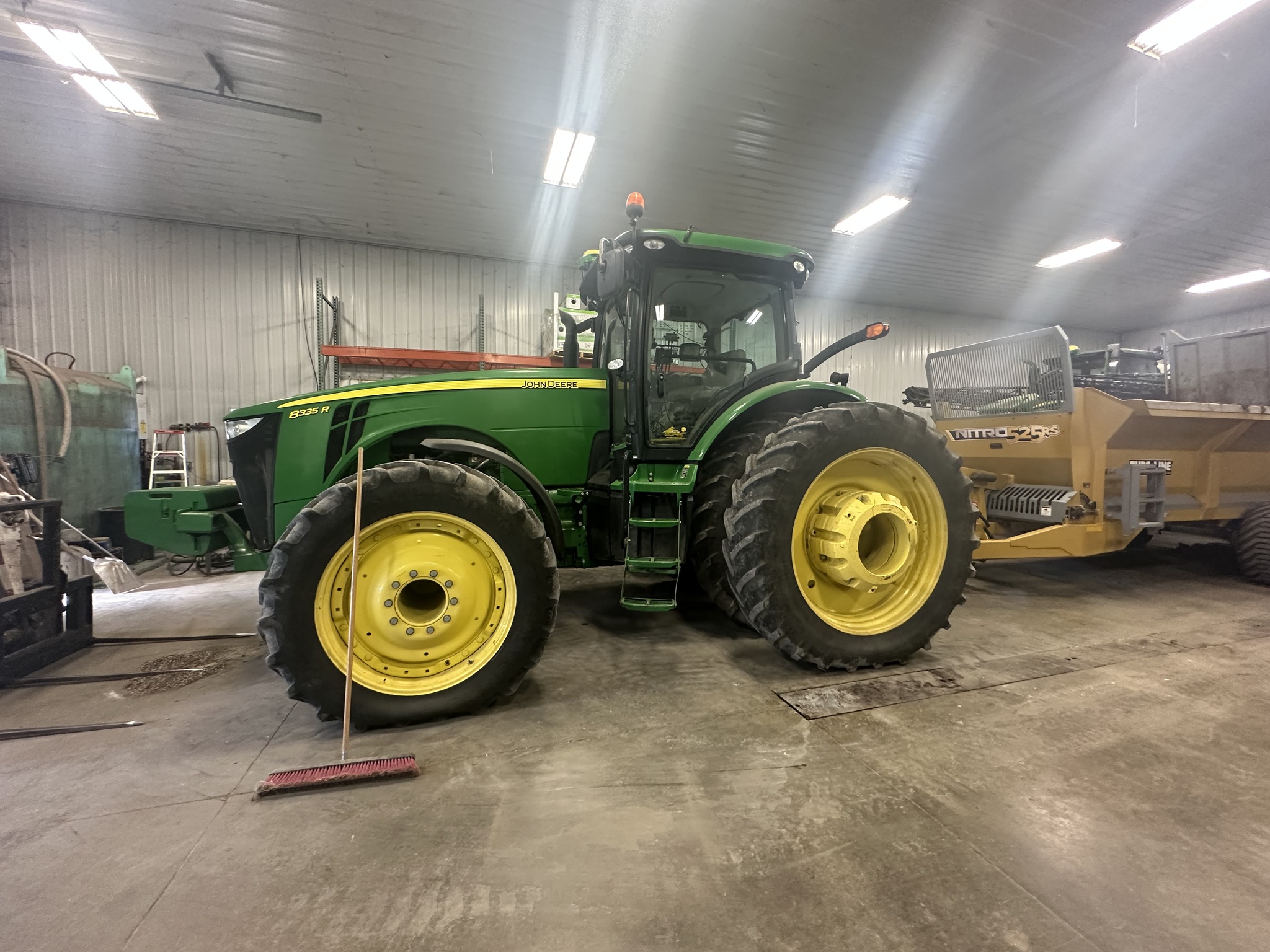 2012 John Deere 8335R Image 3