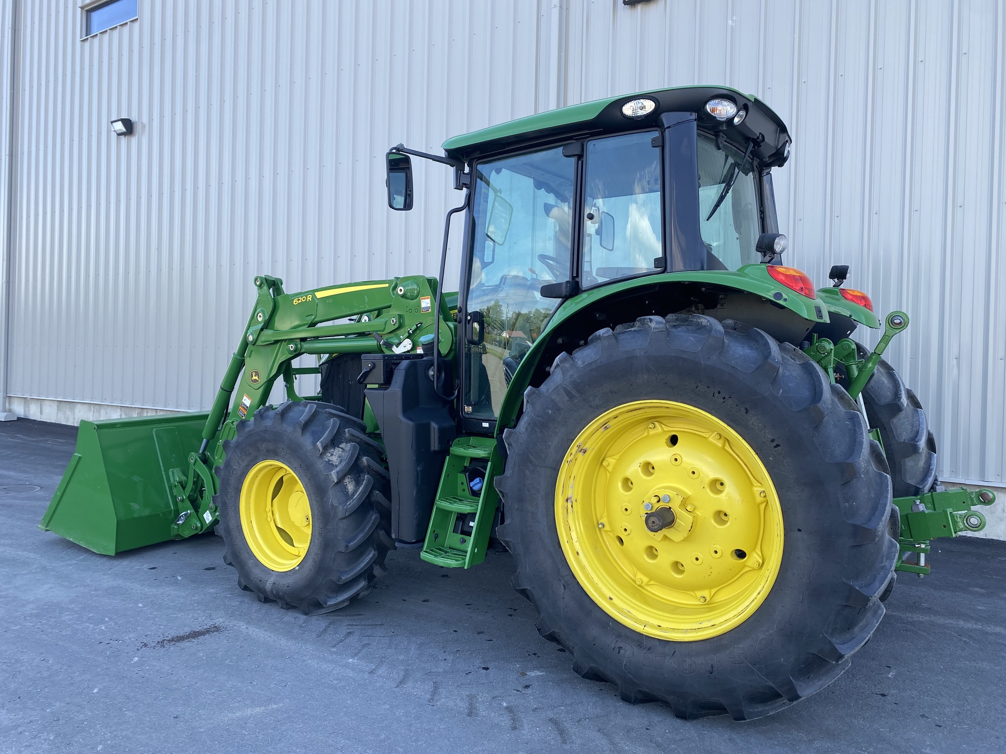 2024 John Deere 6120M Image 3
