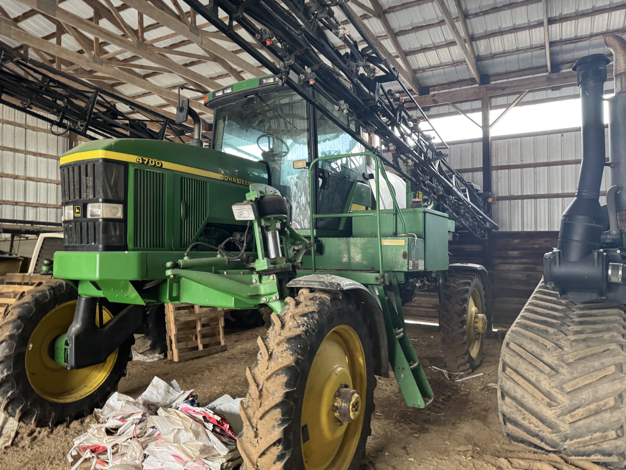 1999 John Deere 4700 Image 2