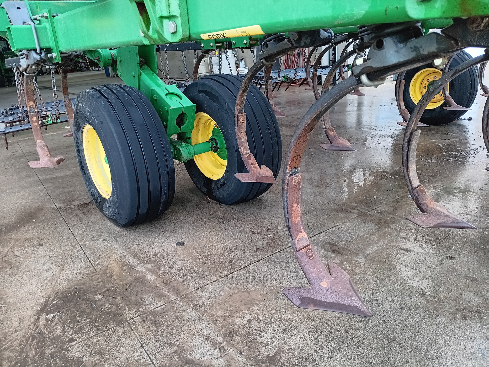2010 John Deere 2210 Image 9