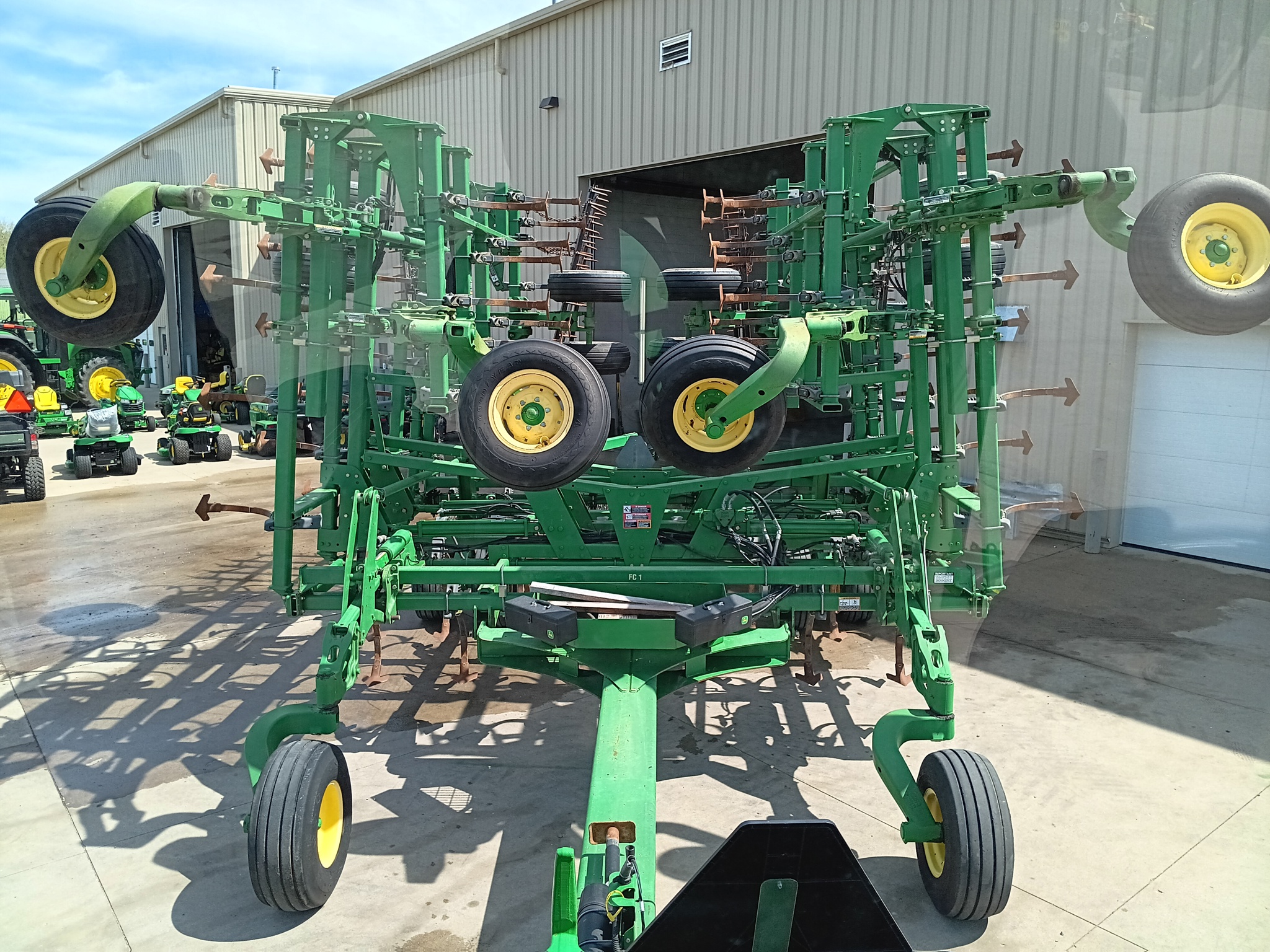 2010 John Deere 2210 Image 4