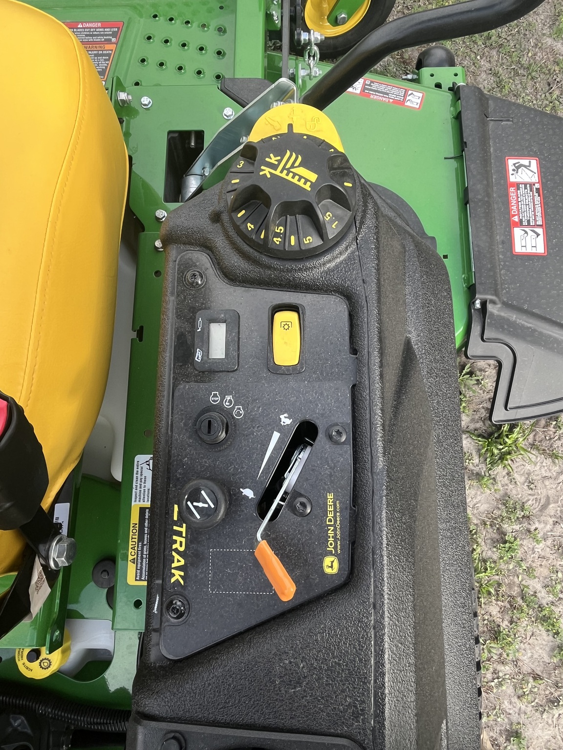 2025 John Deere Z720E Image 4