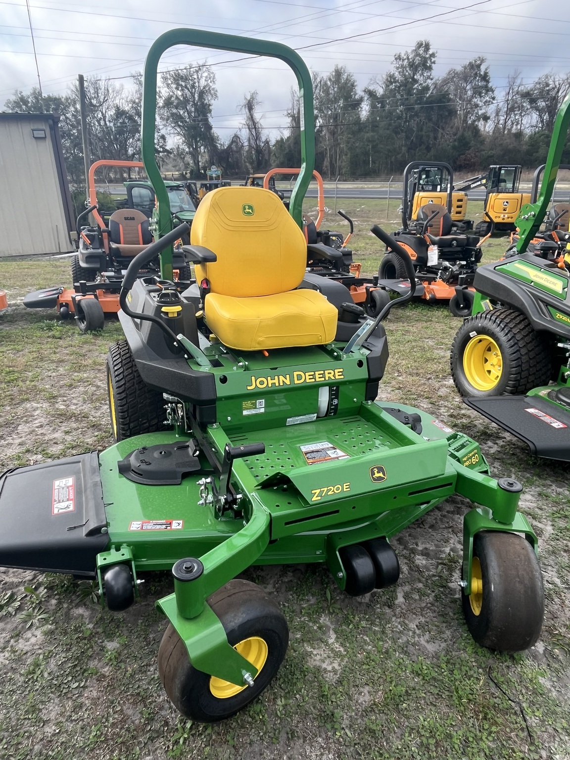 2025 John Deere Z720E Image 2
