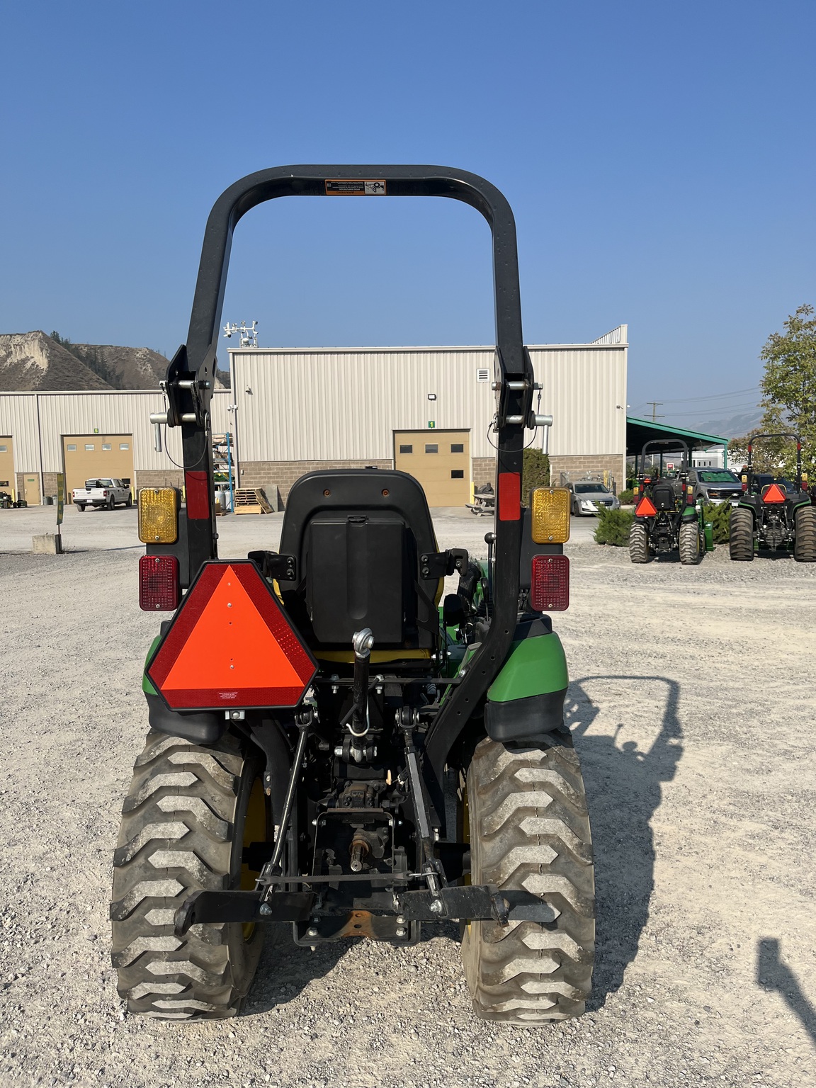 2023 John Deere 2025R Image 2