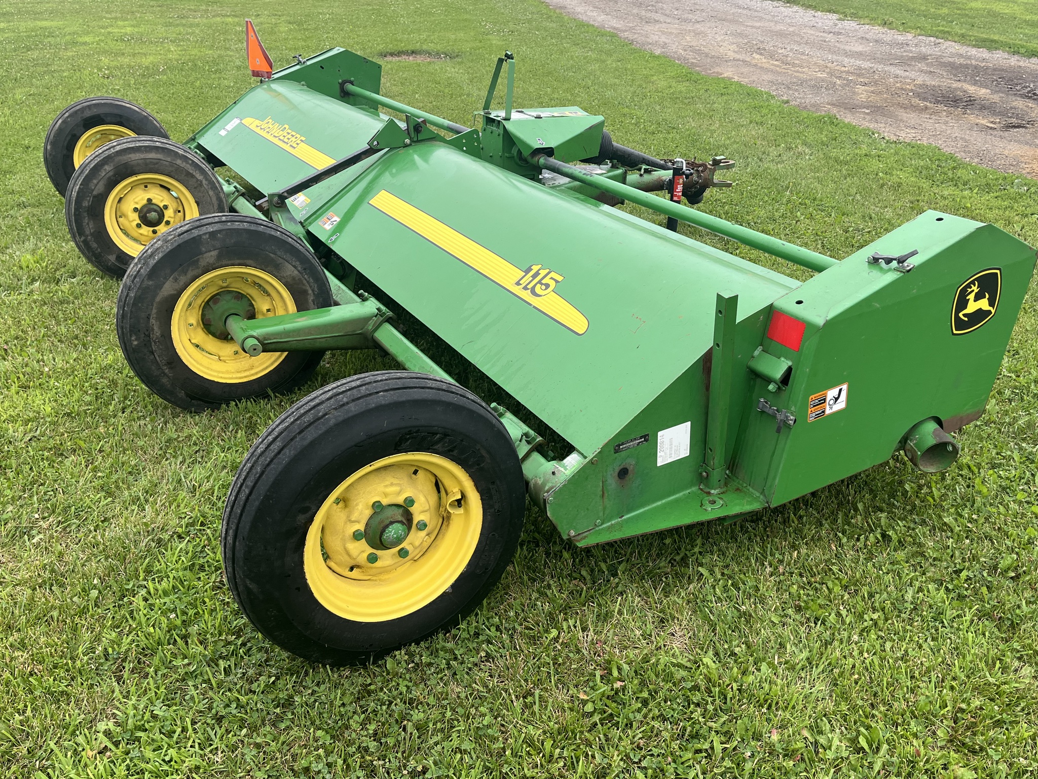 2010 John Deere 115 Image 3