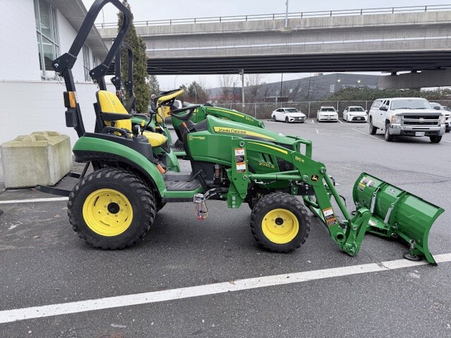 2023 John Deere 2025R Image 1