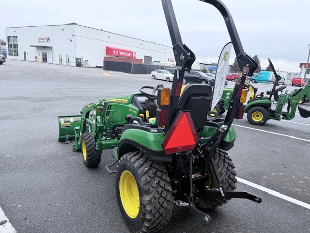 2023 John Deere 2025R Image 3