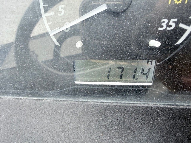 2023 John Deere 2025R Image 4