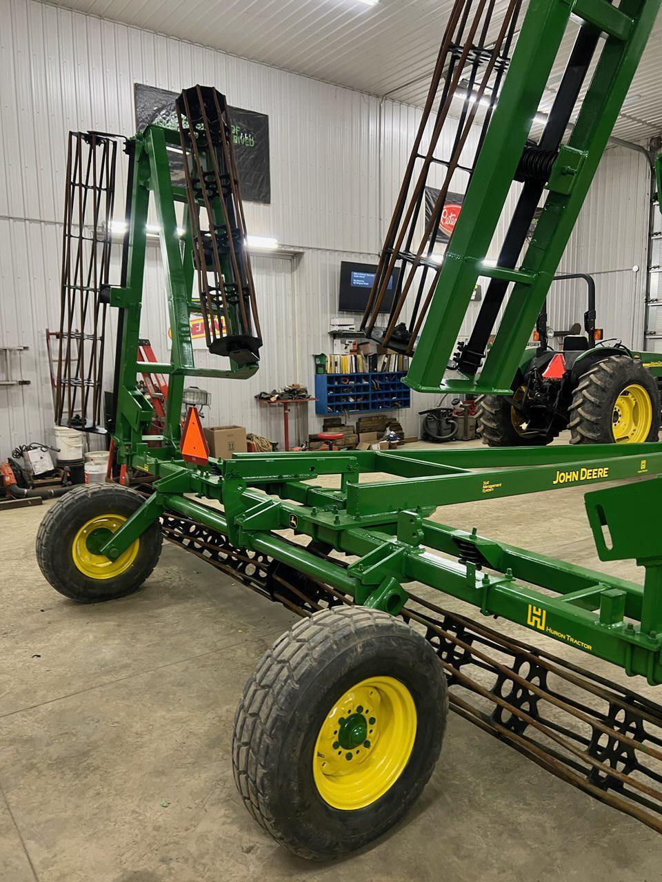 2001 John Deere 200 Rolling Harrows