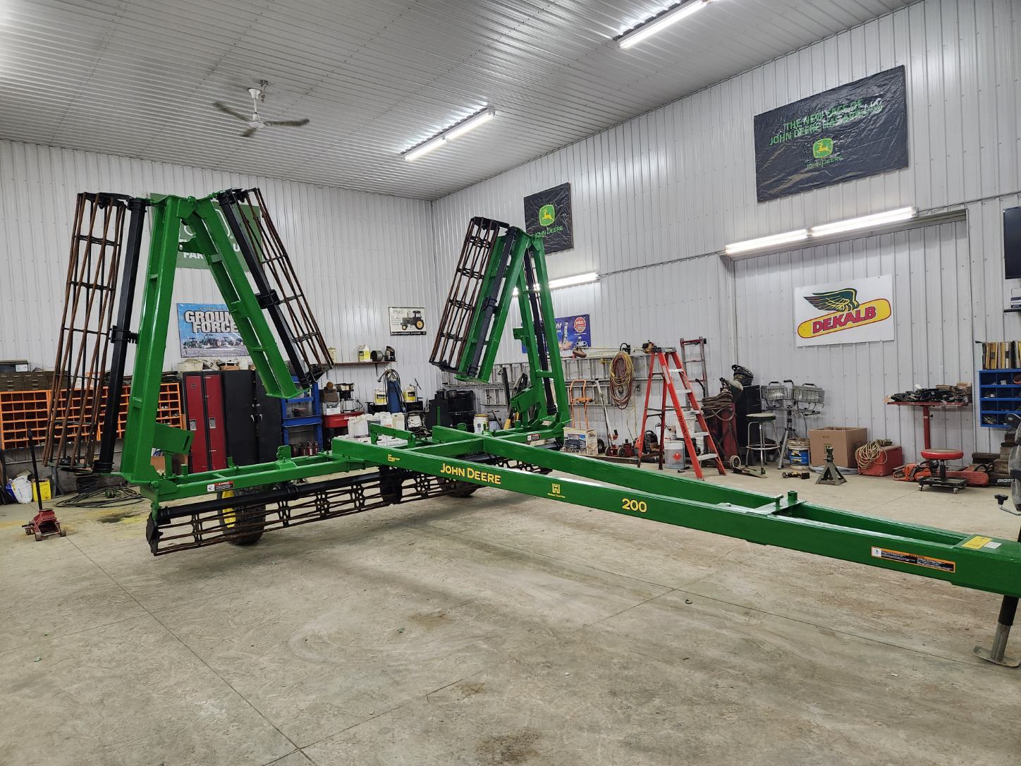 2001 John Deere 200 Rolling Harrows