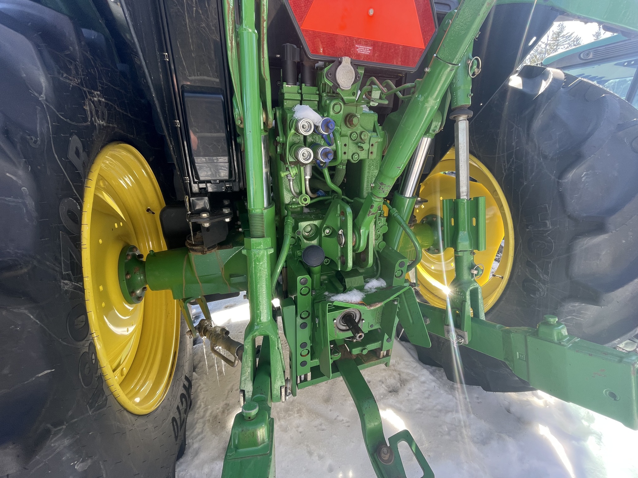 2020 John Deere 6110M Image 5