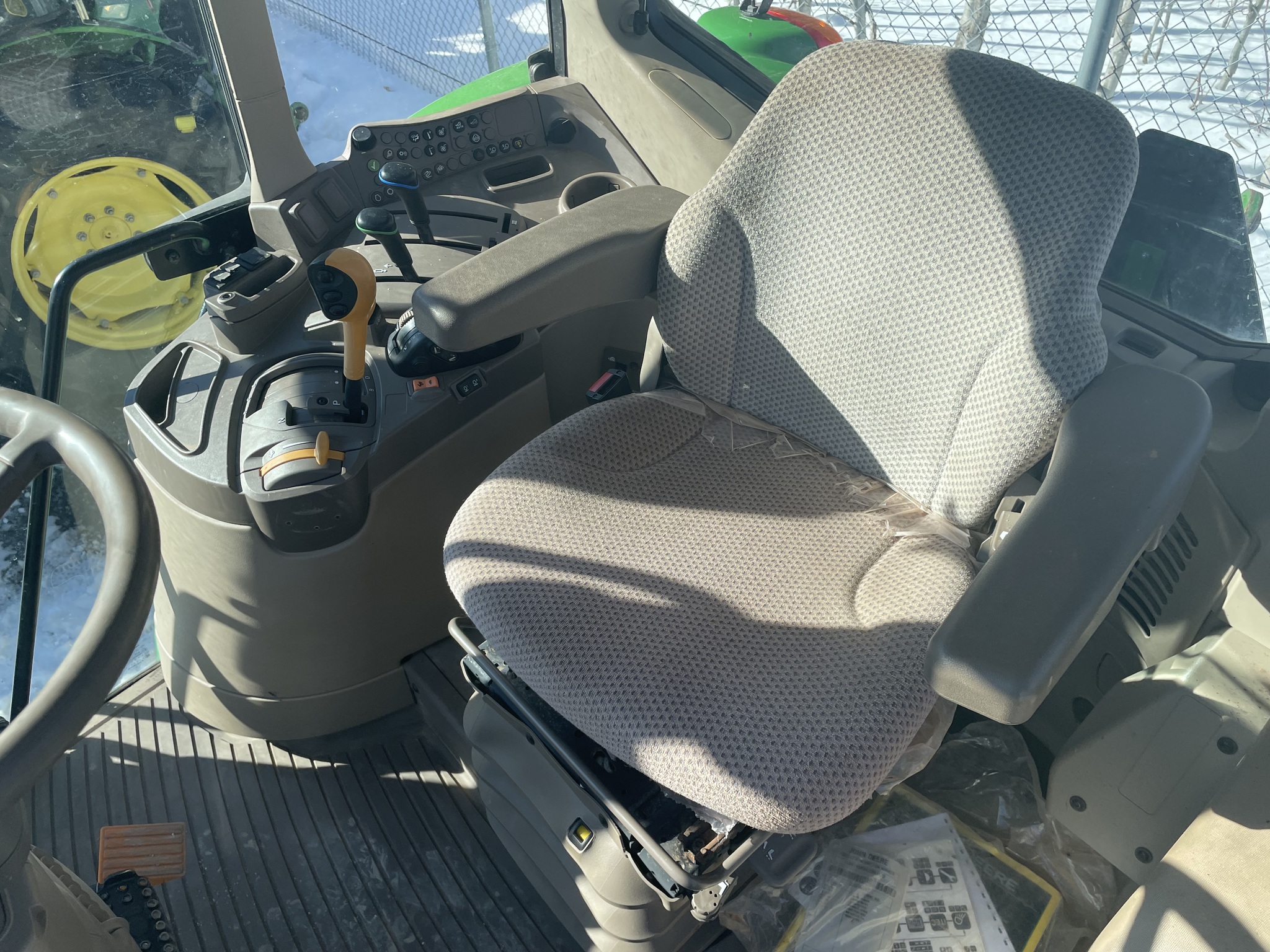 2020 John Deere 6110M Image 13