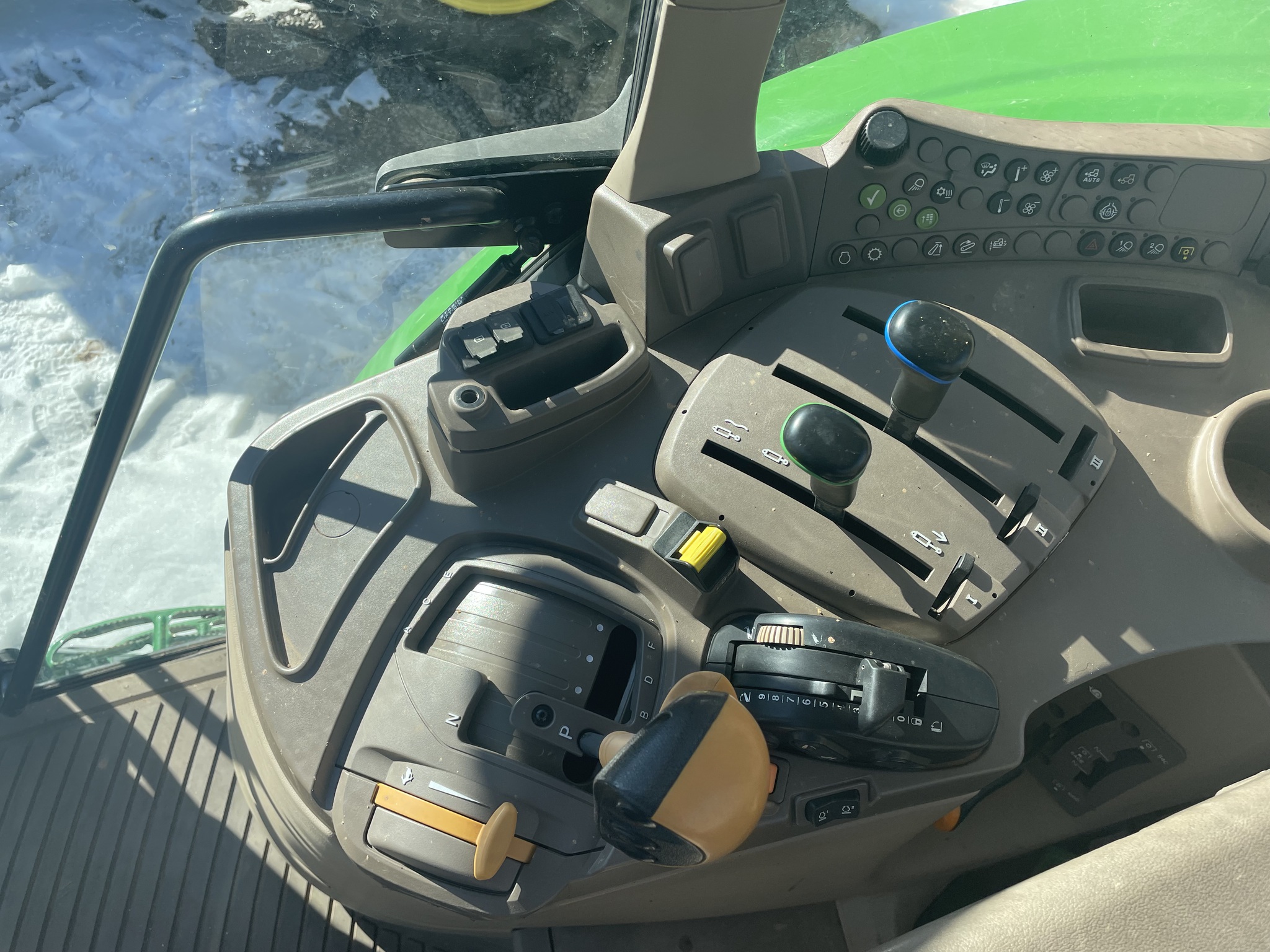 2020 John Deere 6110M Image 14