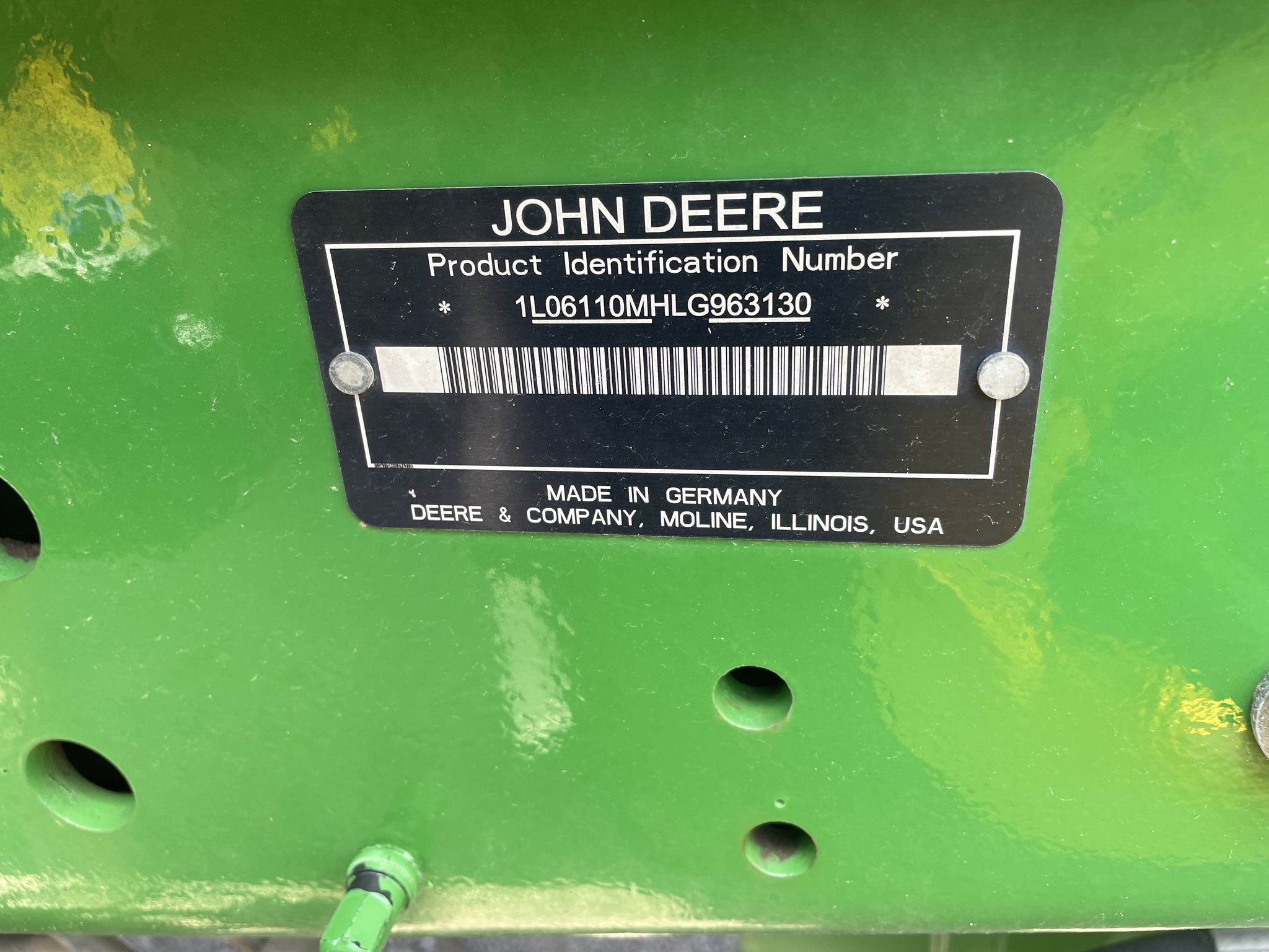 2020 John Deere 6110M Image 18