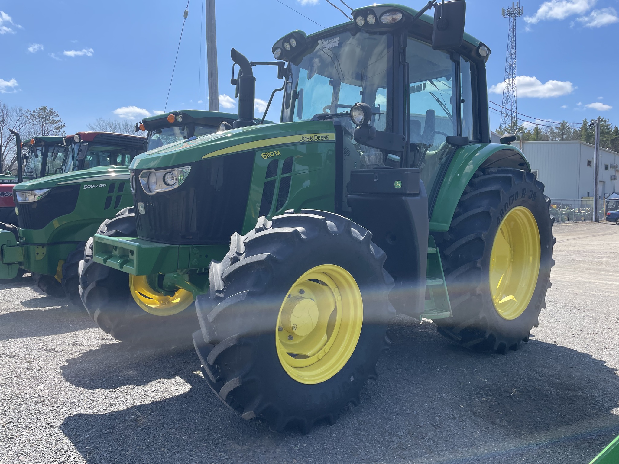 2020 John Deere 6110M Image 9