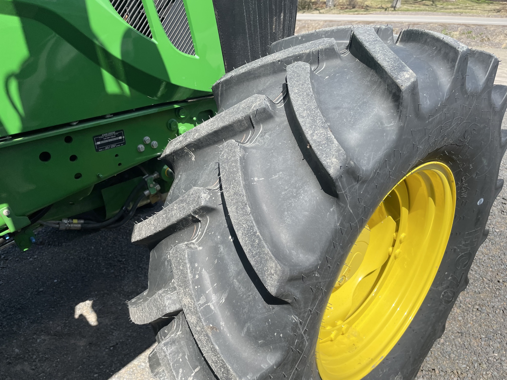 2020 John Deere 6110M Image 8