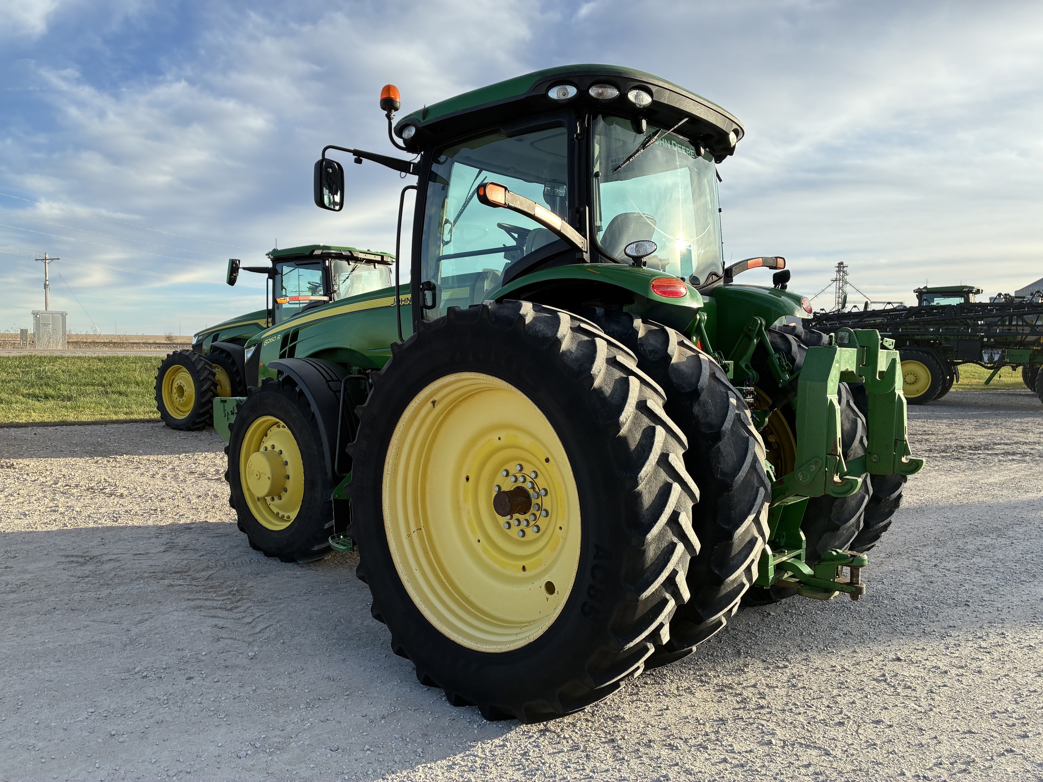 2012 John Deere 8260R Image 5