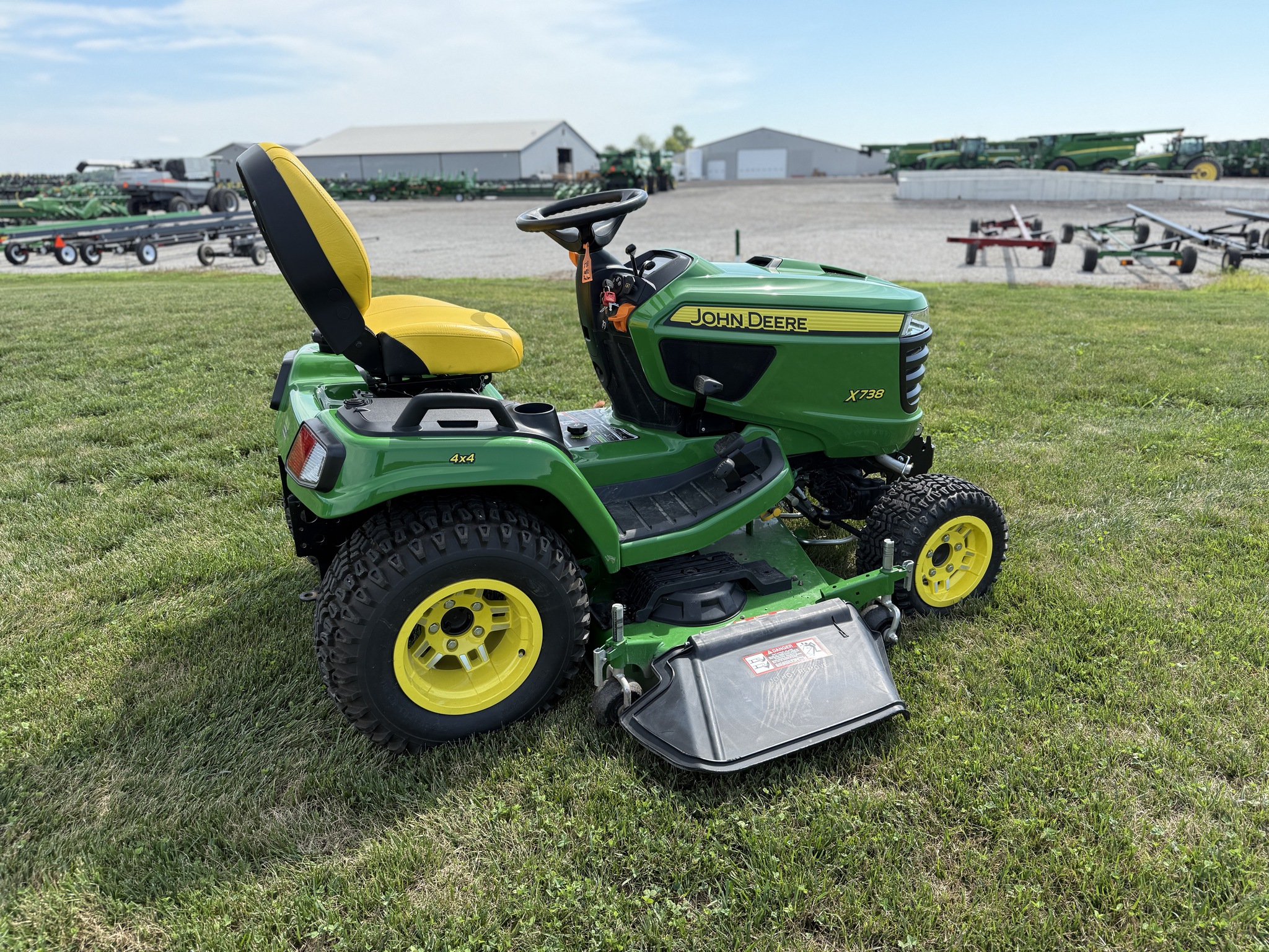 2023 John Deere X738 Image 12