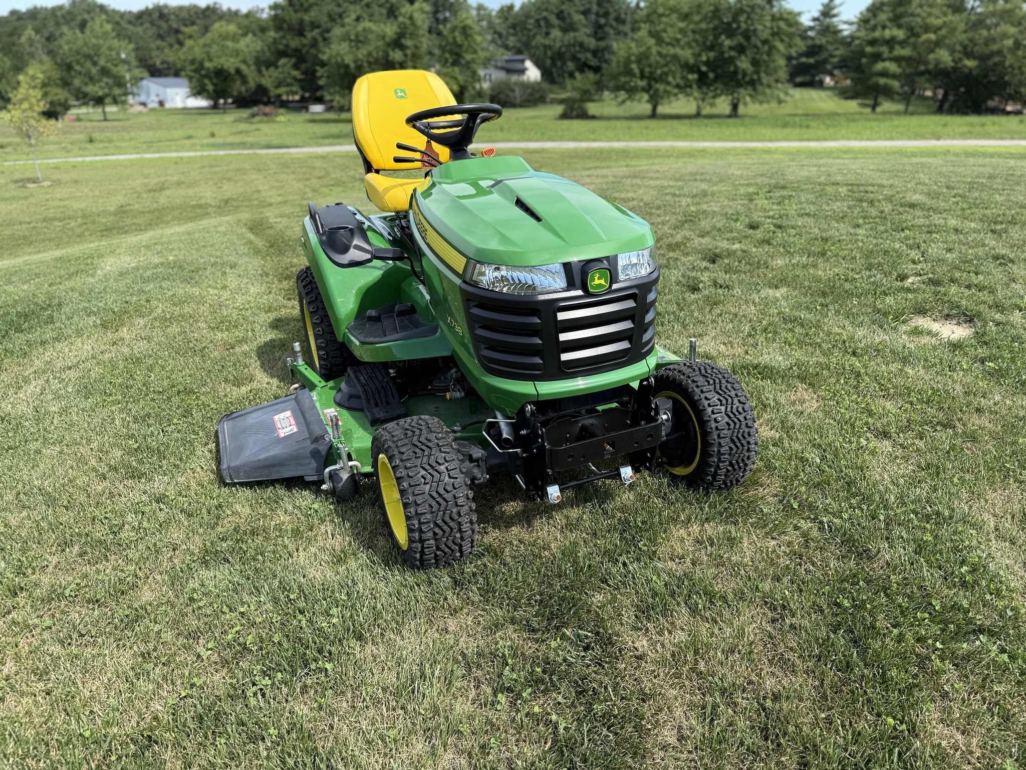 2023 John Deere X738 Image 17
