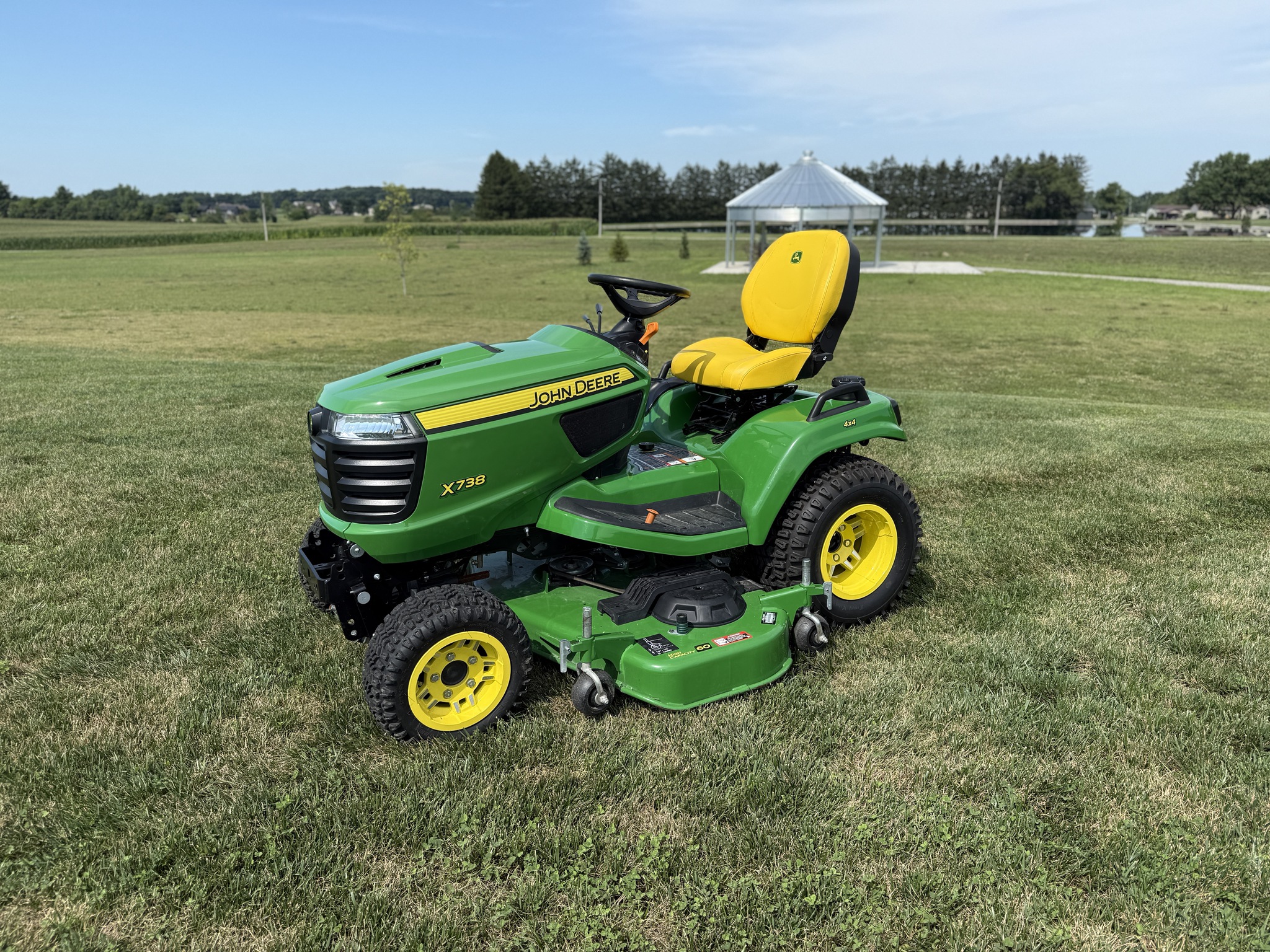 2023 John Deere X738 Image 2