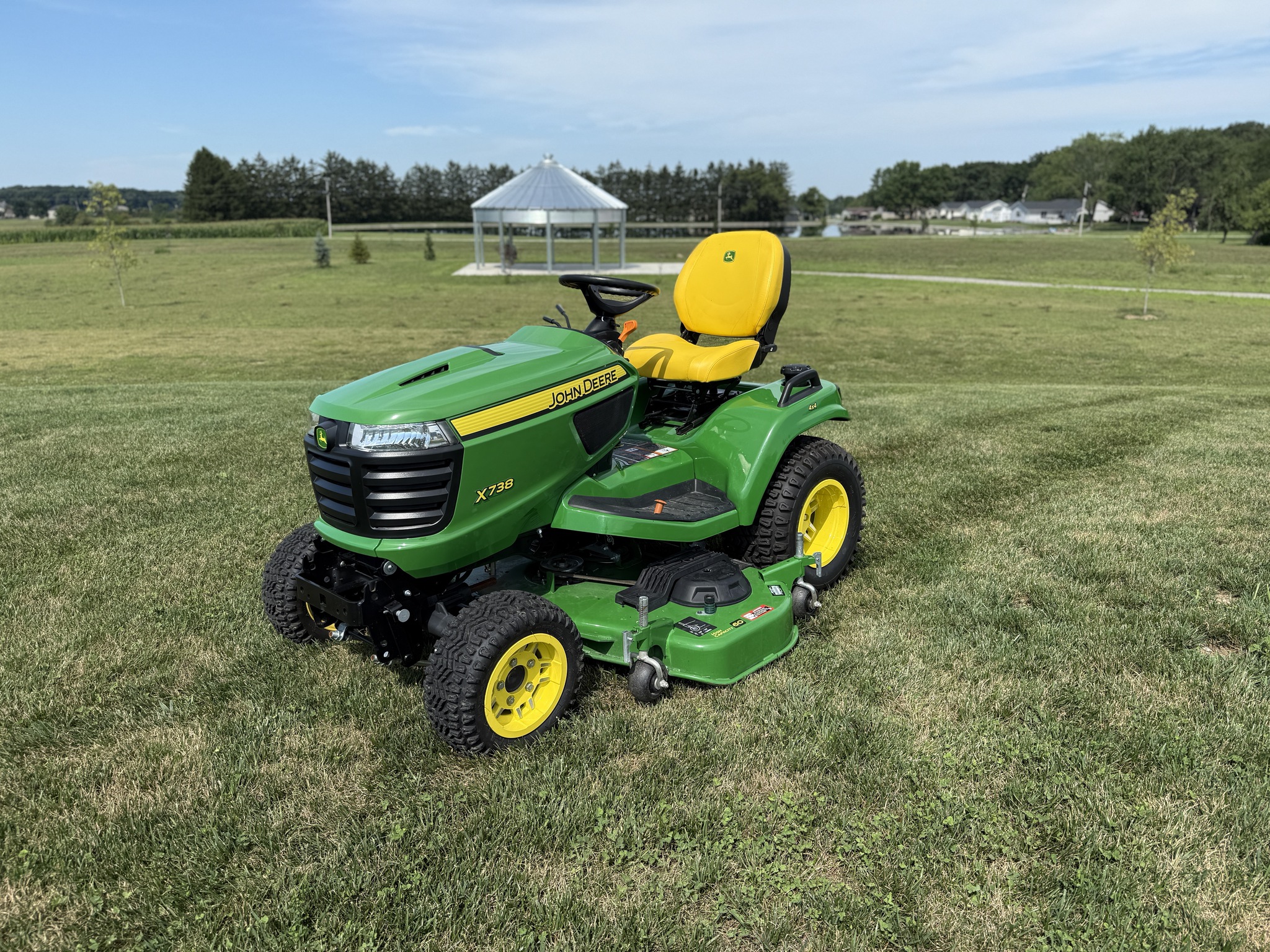 2023 John Deere X738 Image 1