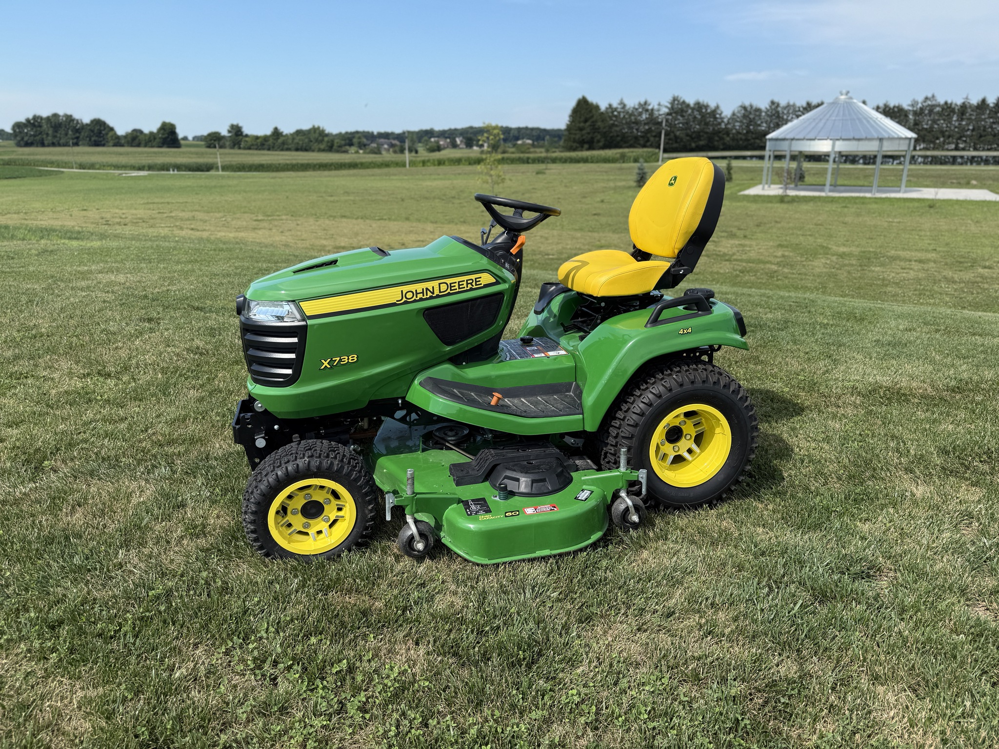 2023 John Deere X738 Image 3