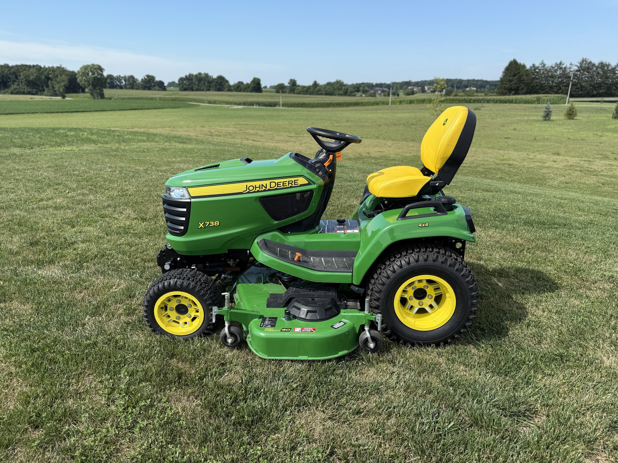 2023 John Deere X738 Image 4