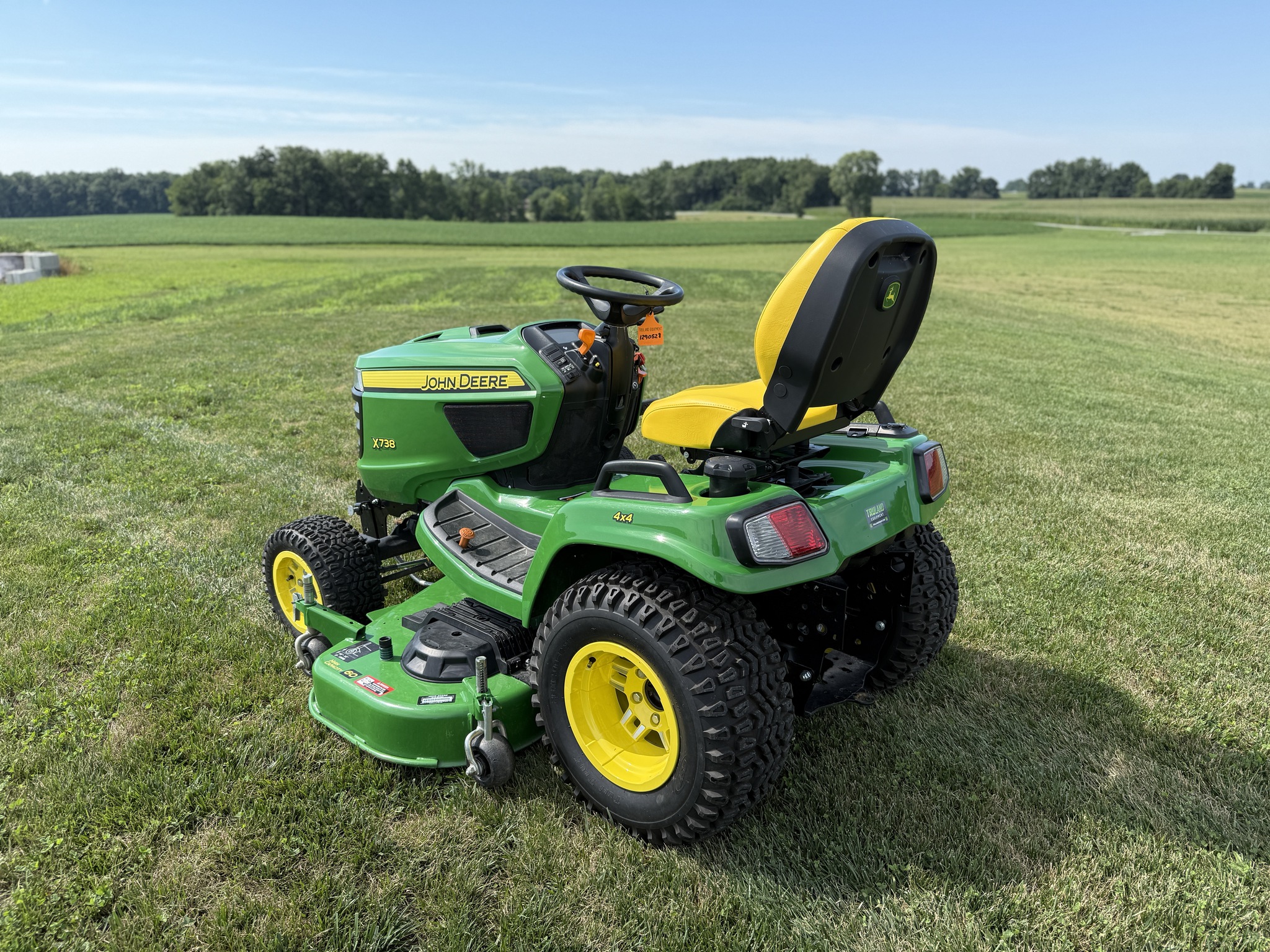 2023 John Deere X738 Image 6