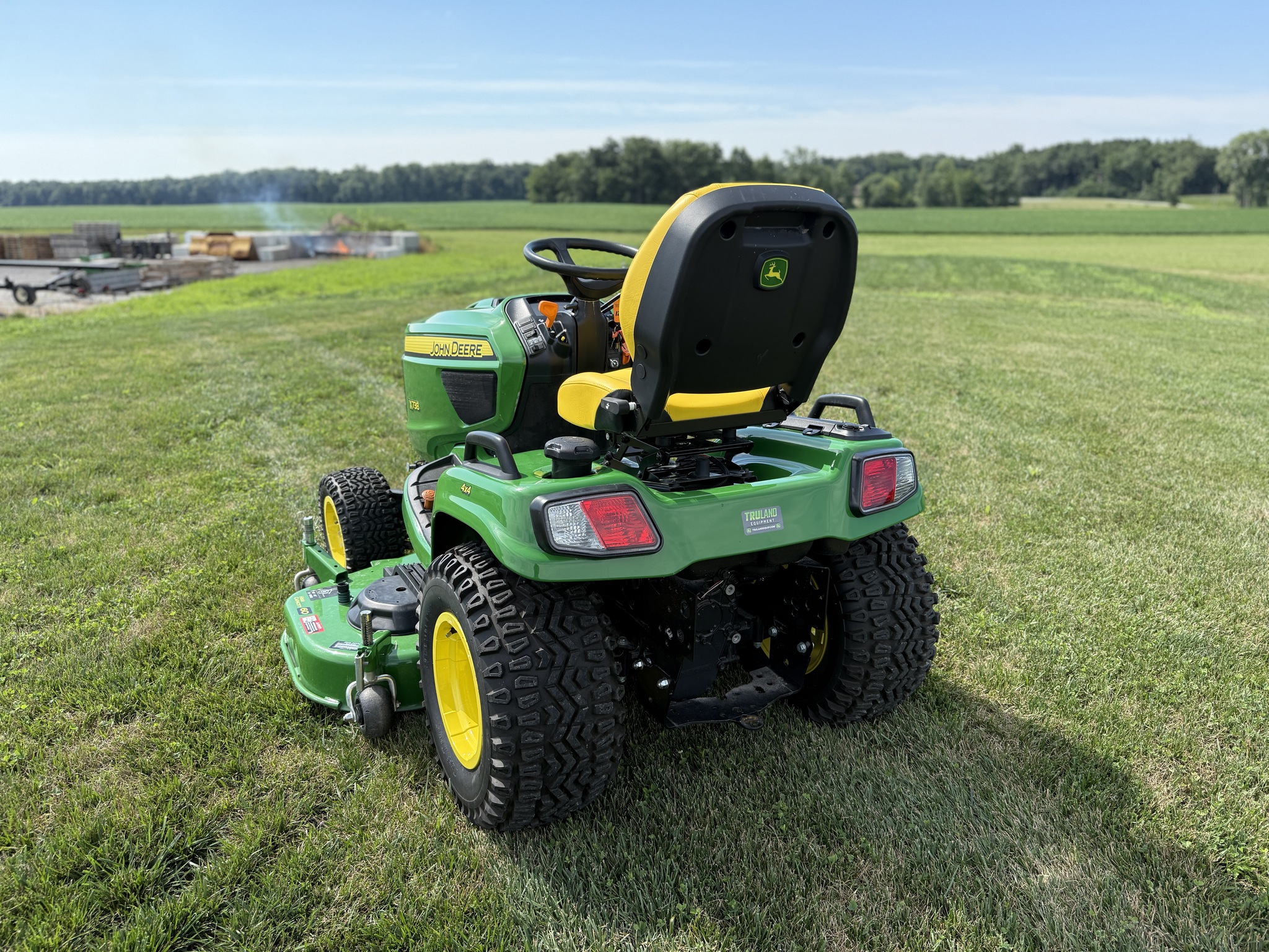 2023 John Deere X738 Image 7