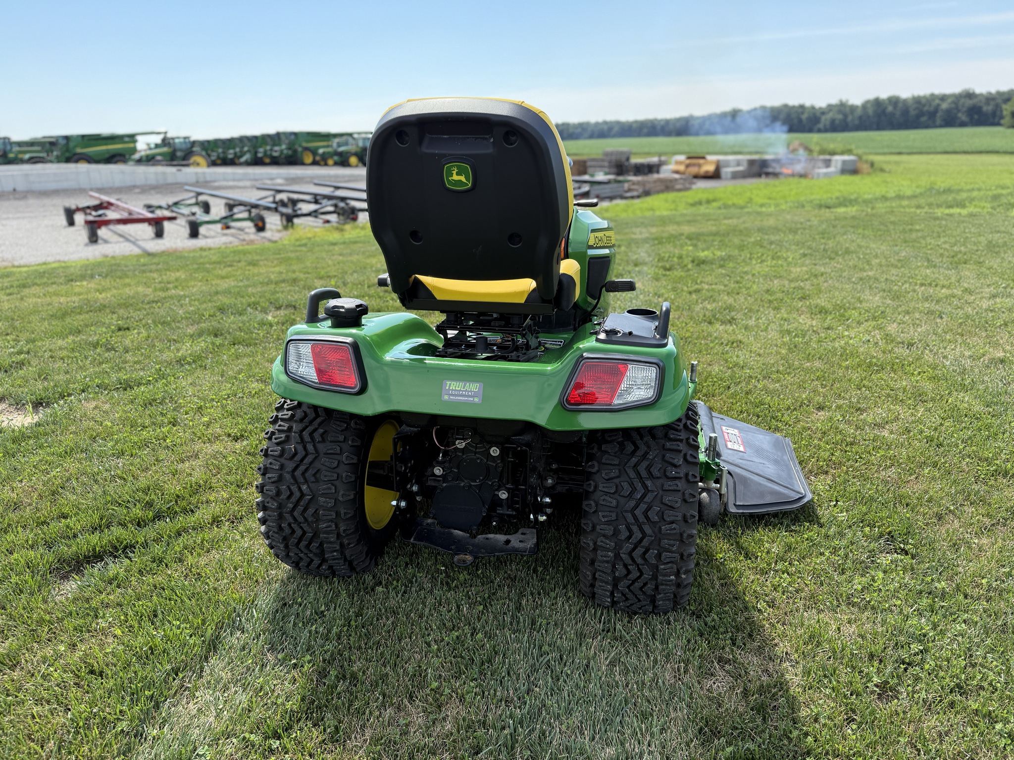 2023 John Deere X738 Image 9