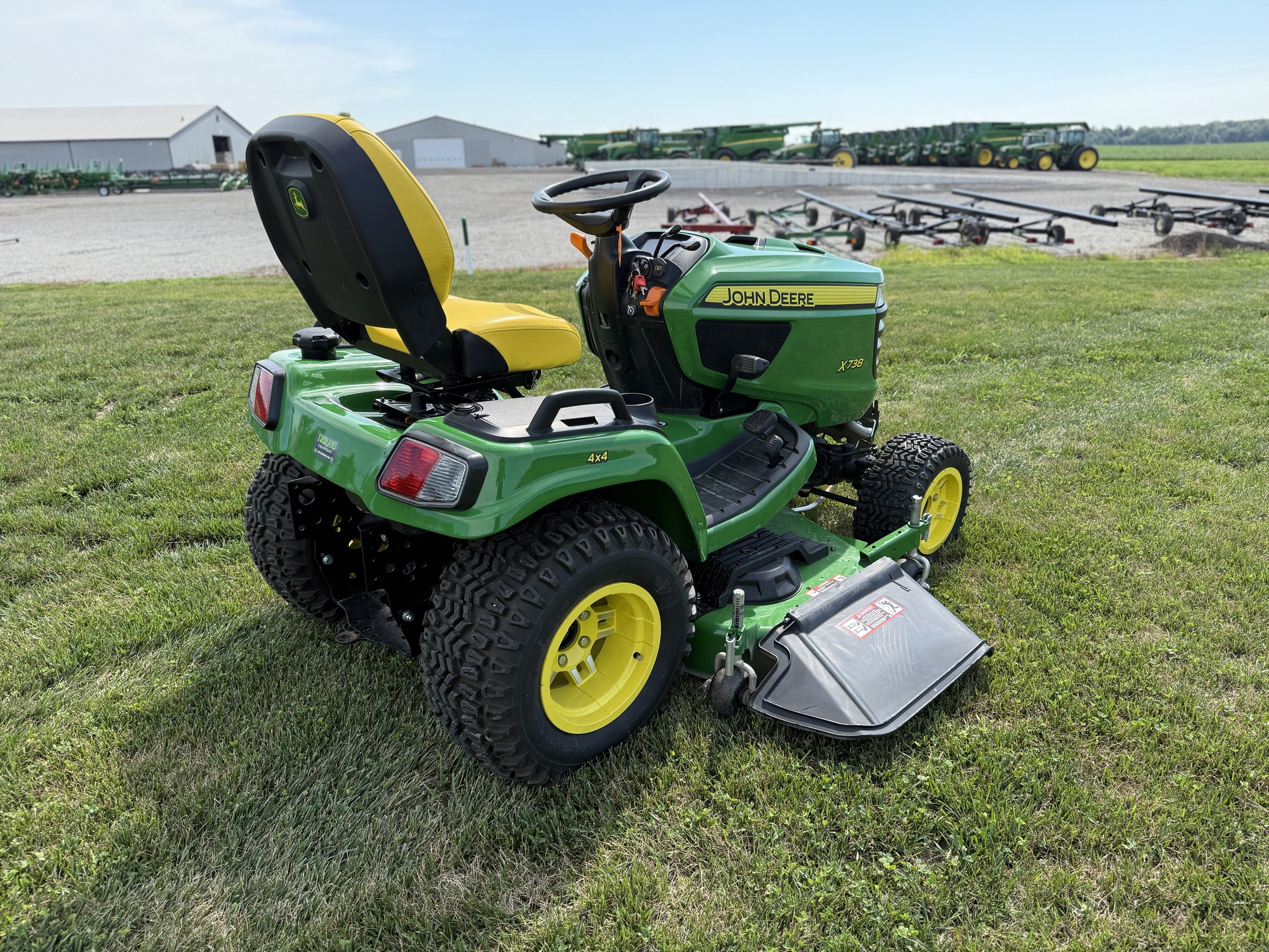 2023 John Deere X738 Image 11