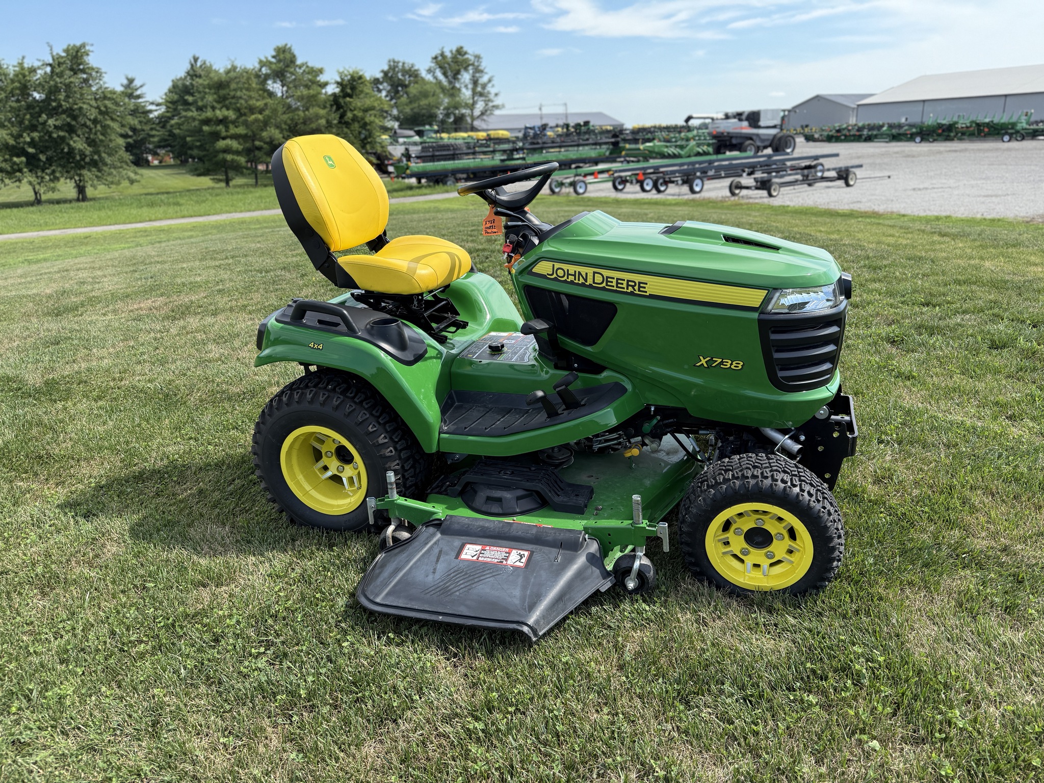 2023 John Deere X738 Image 14