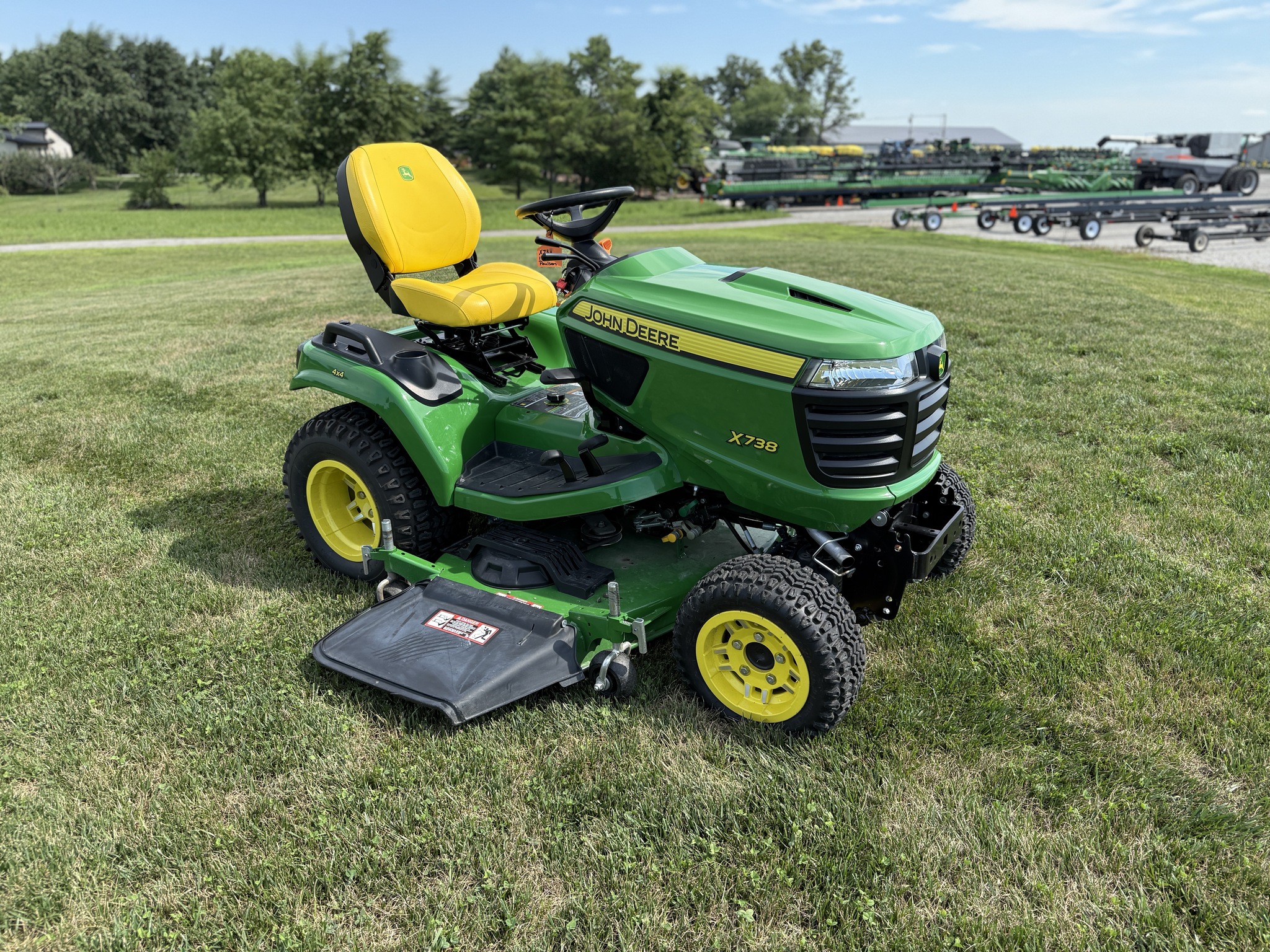 2023 John Deere X738 Image 15
