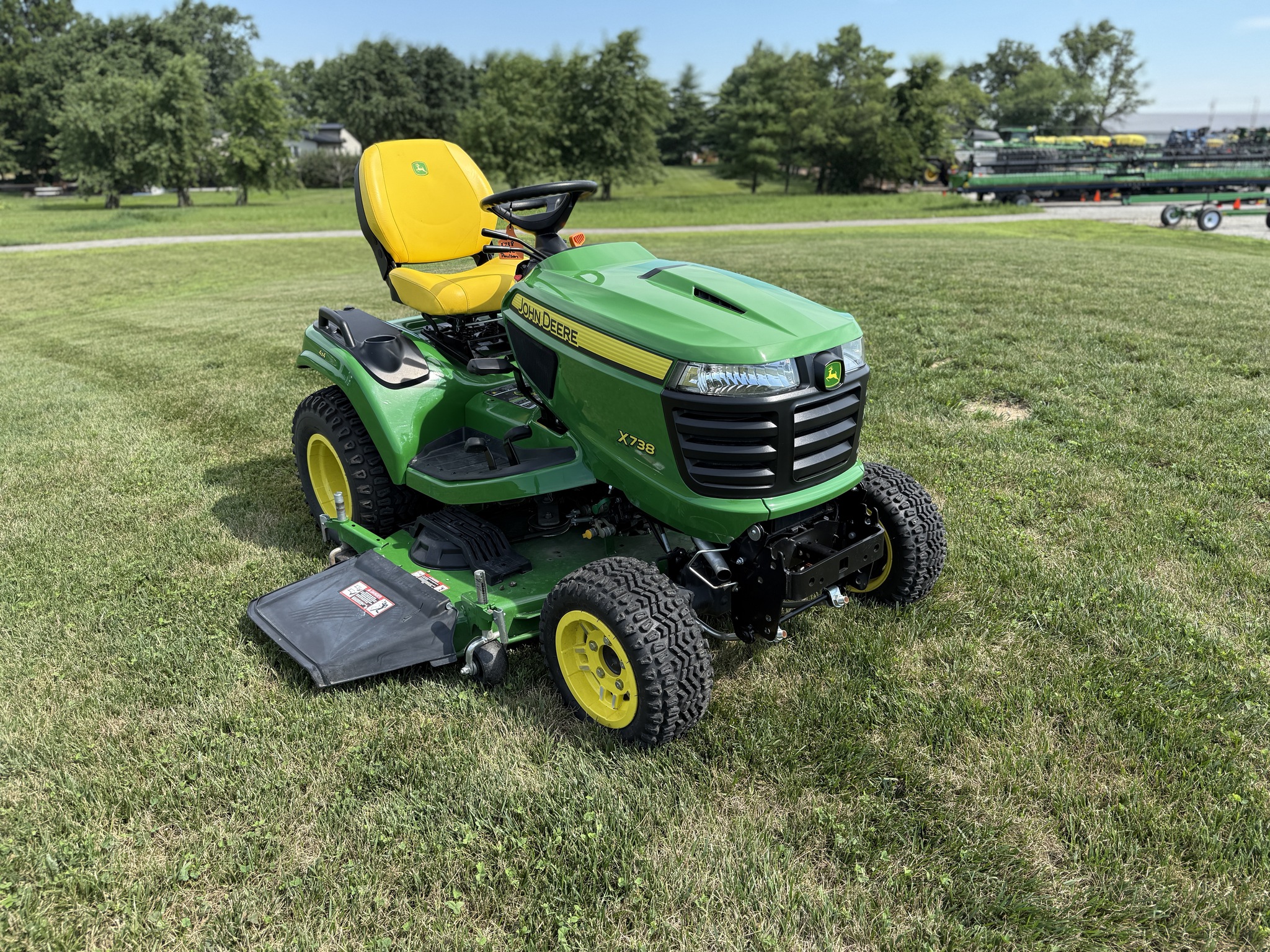 2023 John Deere X738 Image 16