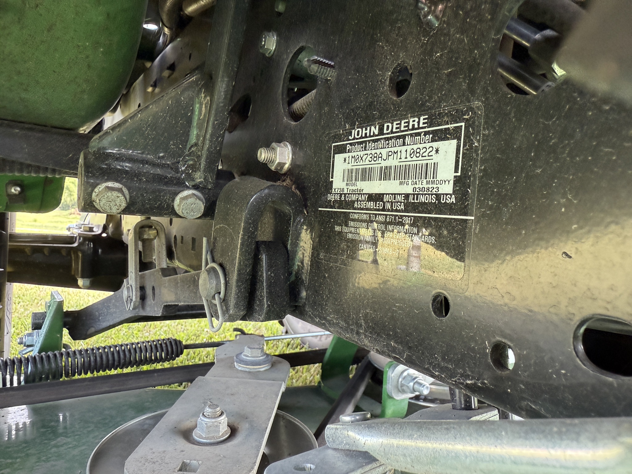 2023 John Deere X738 Image 25