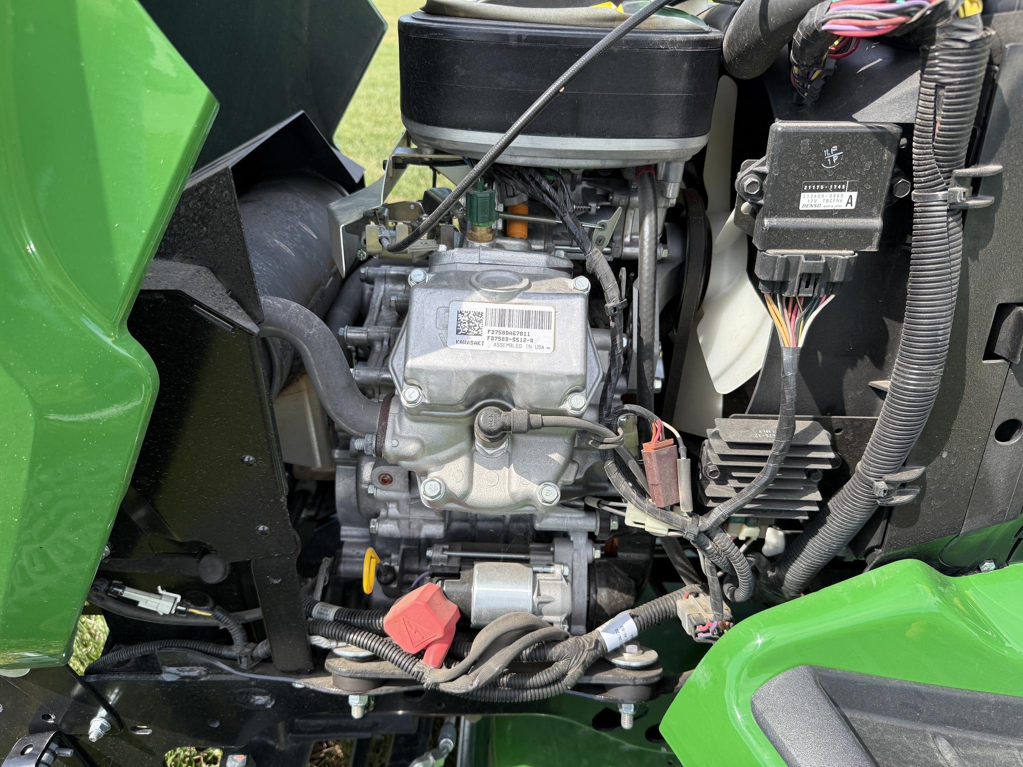 2023 John Deere X738 Image 23